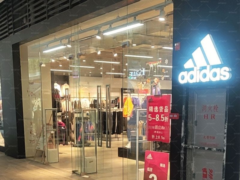 Cửa hàng thương hiệu Adidas lắp đặt thiết bị chống trộm cửa hàng quần áo hình khối Beauty AM6208