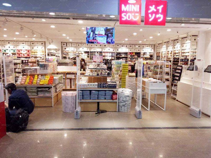 Cửa hàng MINISO lắp đặt cửa an ninh CuboM AM7806