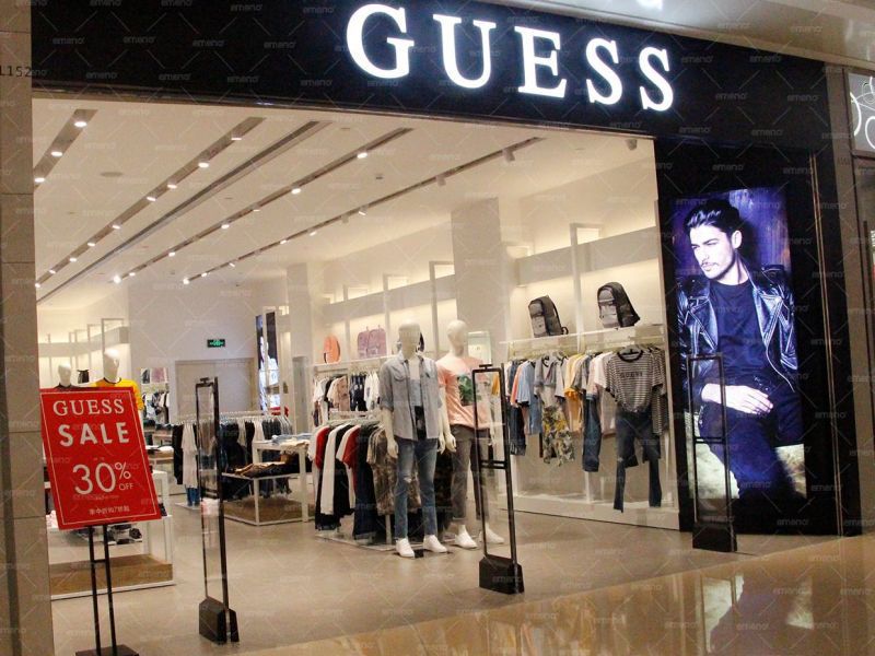 Cửa hàng quần áo GUESS lắp đặt thiết bị chống trộm hình khối AM6811