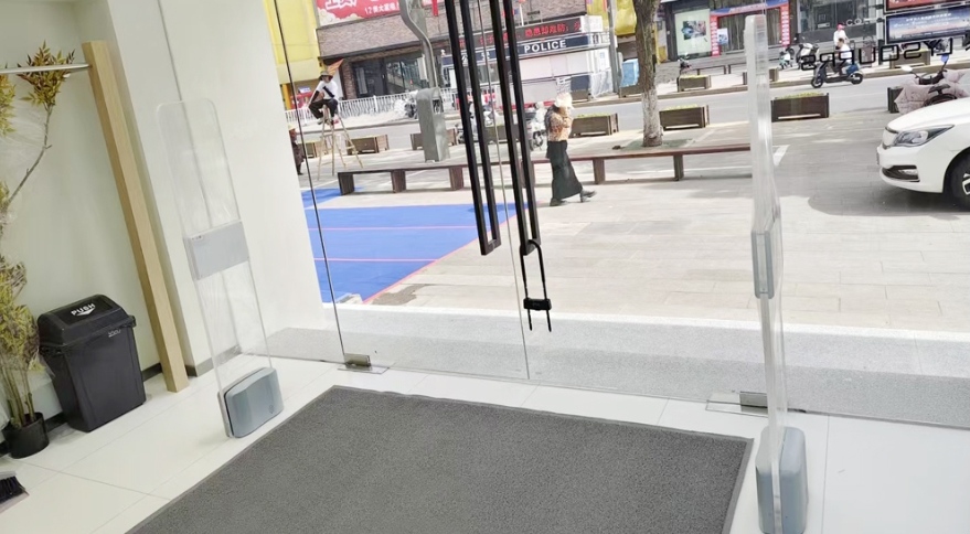 Tần số kép AM&RFID: Bảo mật thông minh cho ngành bán lẻ quần áo.